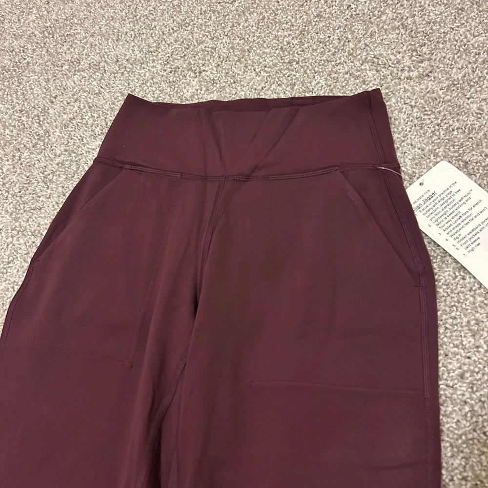 Lululemon Align HR Joggers in Chassis size 4 - Picture 3 of 6